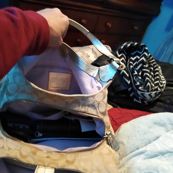 Purses - Picture 2 of 7